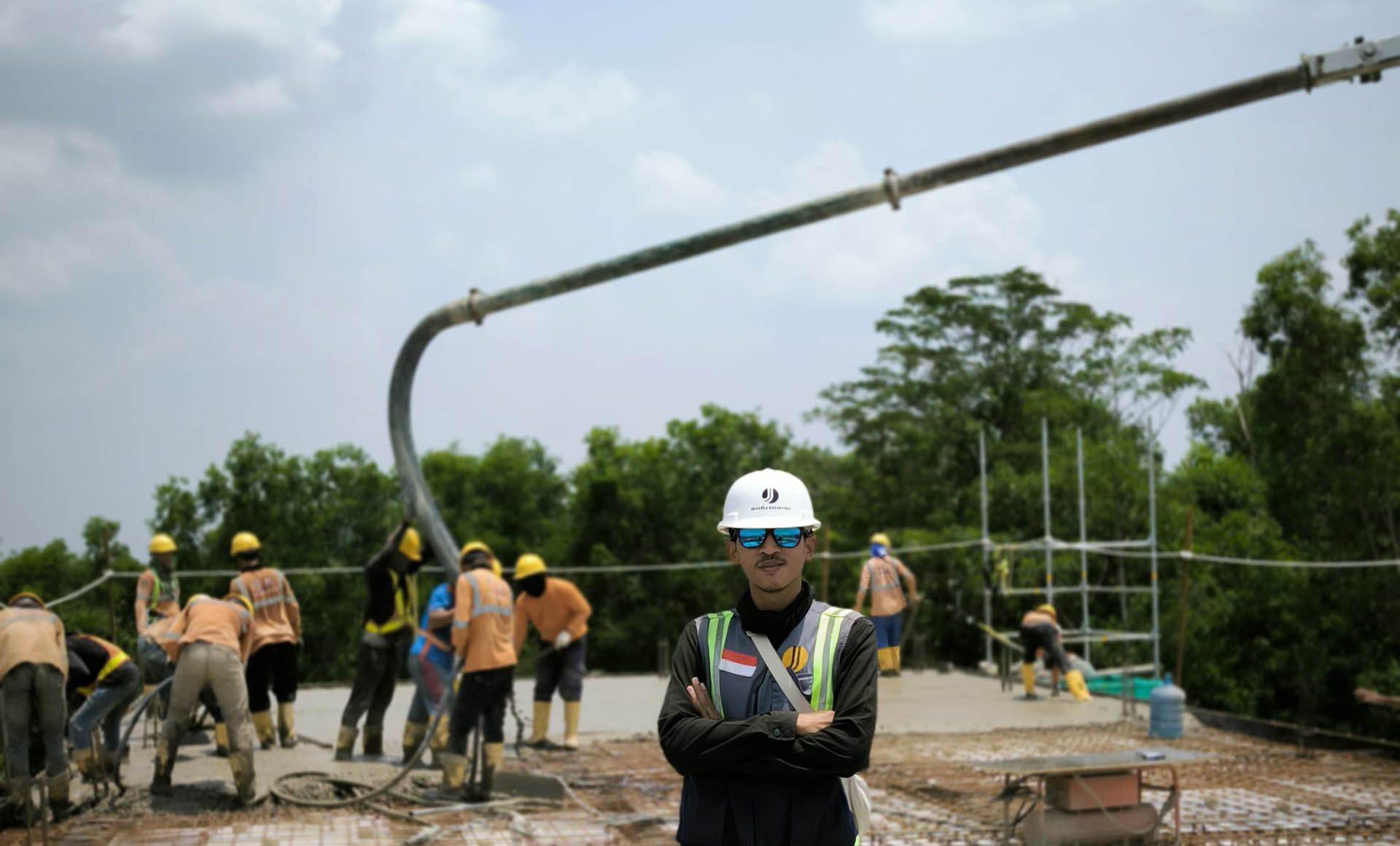 Konstruksi bangunan fungsional dan gudang modern di kawasan Pulogadung Konstruksi bangunan fungsional dan gudang modern di kawasan Pulogadung